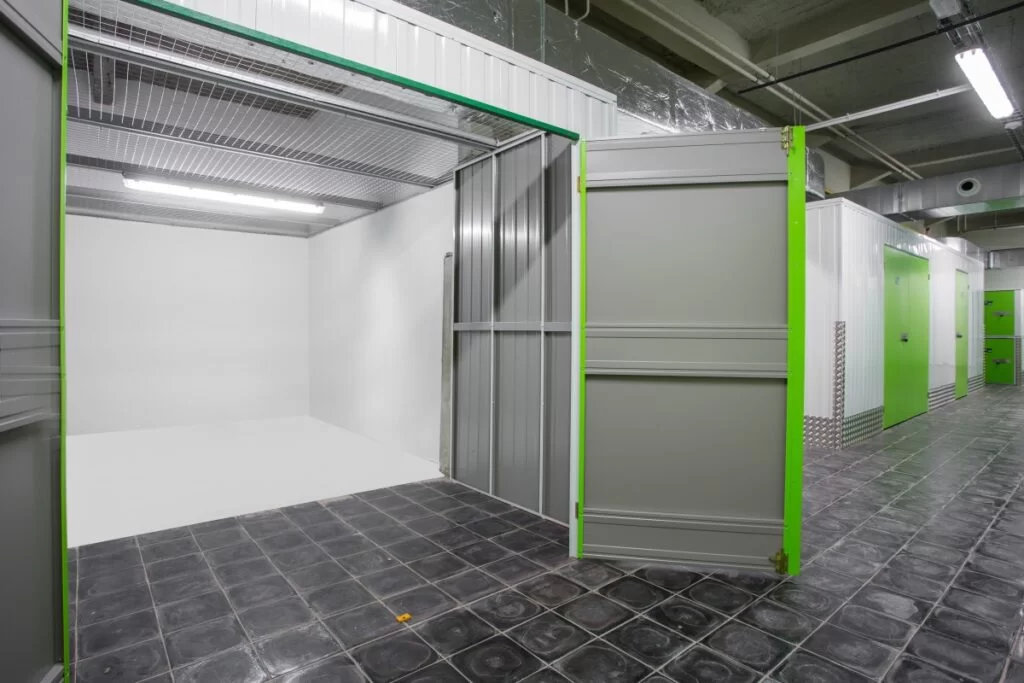 Spacious self storage unit for household belongings